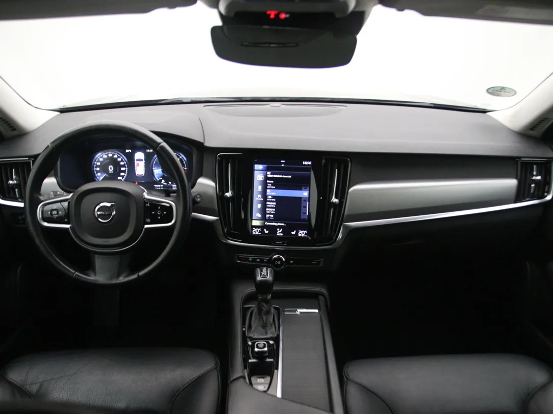 VOLVO V90 Momentum