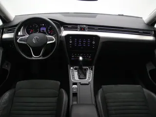 VOLKSWAGEN PASSAT B8 Elegance