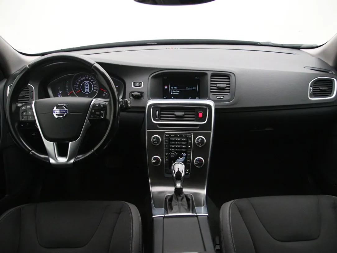 VOLVO V60 Momentum