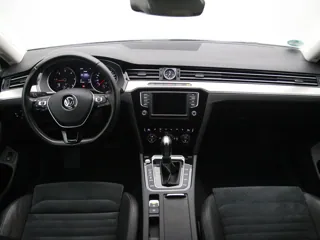 VOLKSWAGEN PASSAT B8 Highline