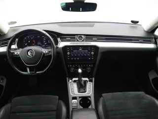 VOLKSWAGEN PASSAT B8 Highline