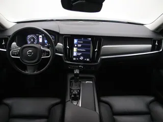 VOLVO V90 Momentum
