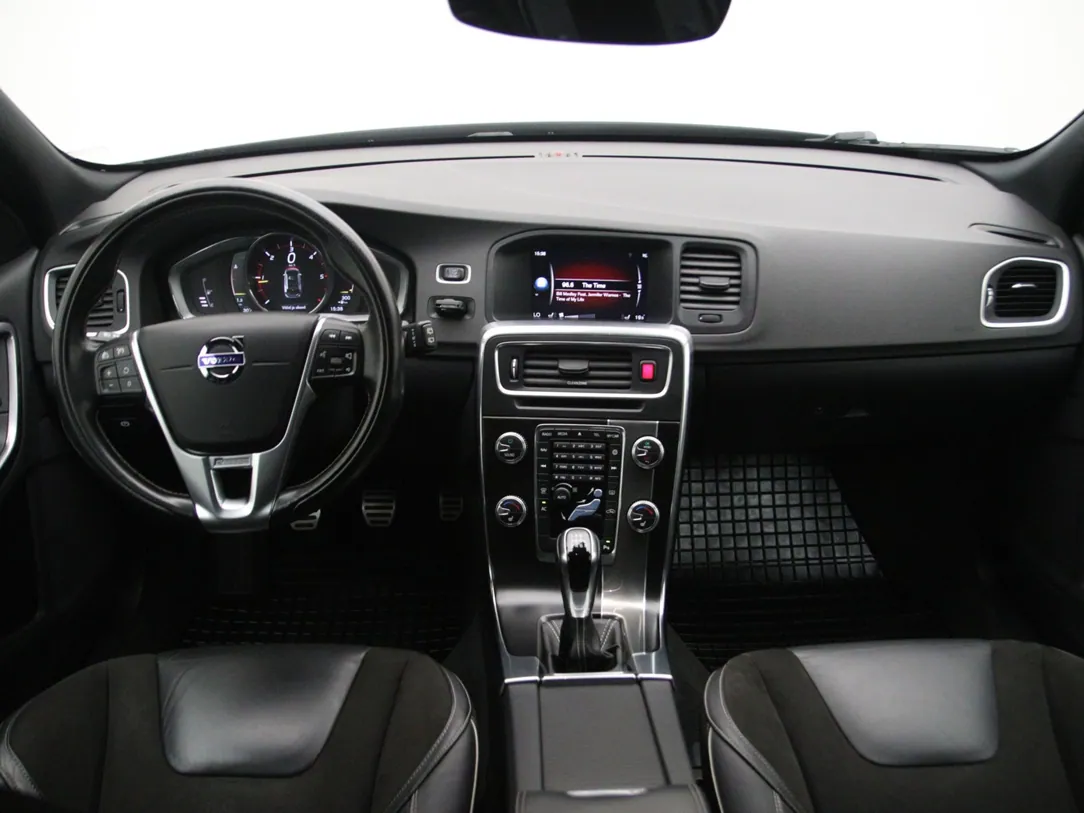VOLVO V60 R-Design