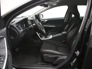 VOLVO V60 Momentum