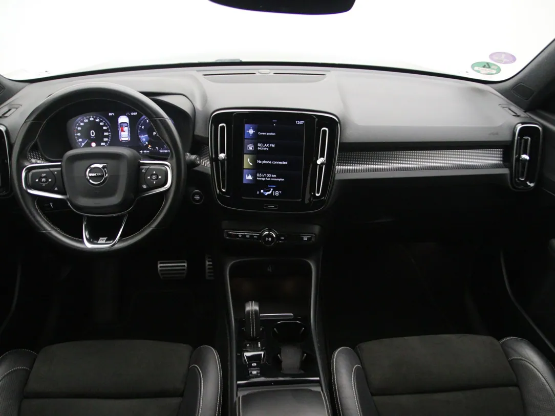 VOLVO XC40 R-Design