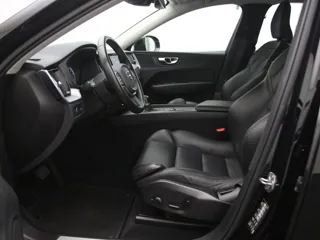 VOLVO XC60 Momentum