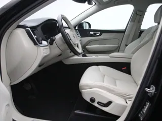 VOLVO XC60 Momentum
