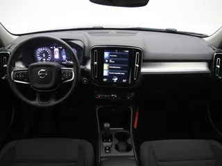 VOLVO XC40 Momentum
