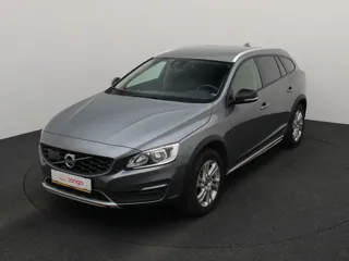VOLVO V60 Cross Country Momentum