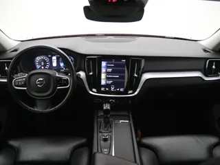 VOLVO V60 Momentum