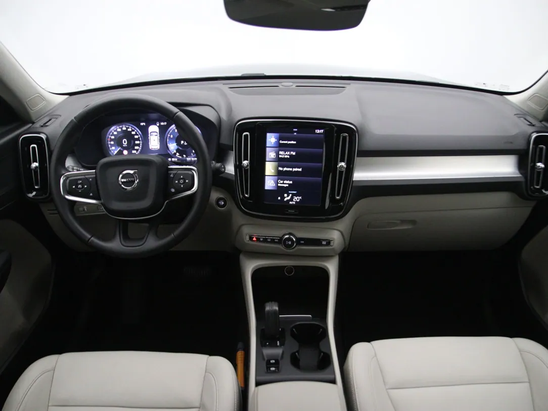 VOLVO XC40 Momentum