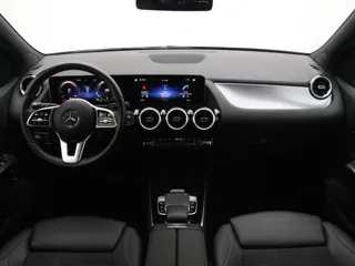MERCEDES BENZ B180 Launch Edition