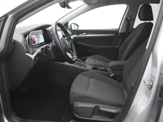 VOLKSWAGEN GOLF 8 Life