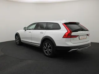 VOLVO V90 Cross Country Momentum