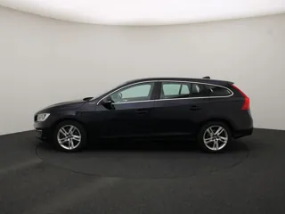 VOLVO V60 Momentum