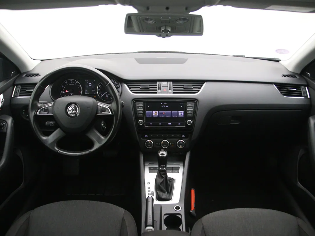 SKODA OCTAVIA Elegance Businessline