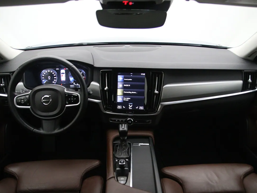 VOLVO V90 Momentum
