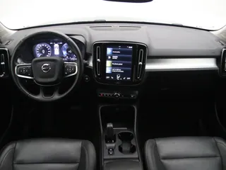 VOLVO XC40 Momentum Pro