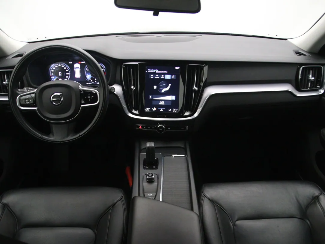 VOLVO V60 MHEV Momentum Advantage