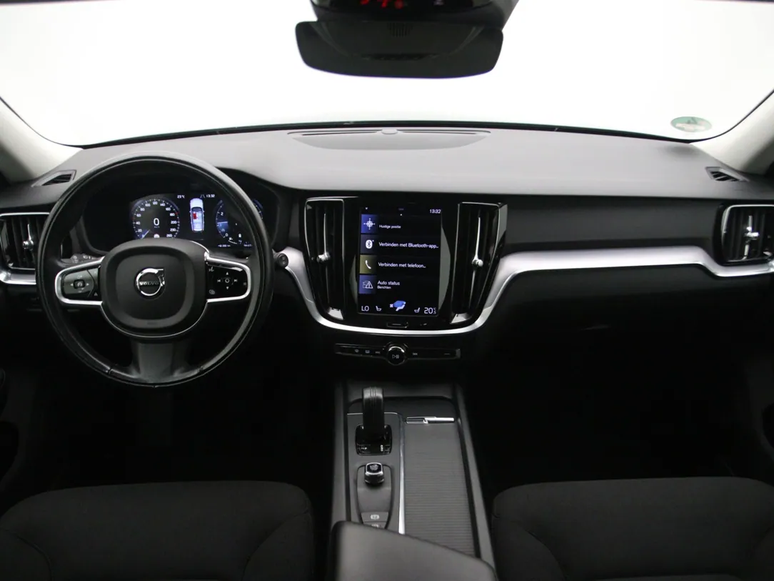 VOLVO V60 MHEV Momentum Advantage