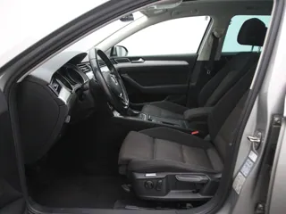 VOLKSWAGEN PASSAT B8 Comfortline Business