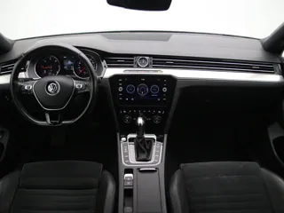 VOLKSWAGEN PASSAT B8 Highline Business
