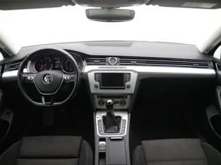 VOLKSWAGEN PASSAT B8 Connected Series