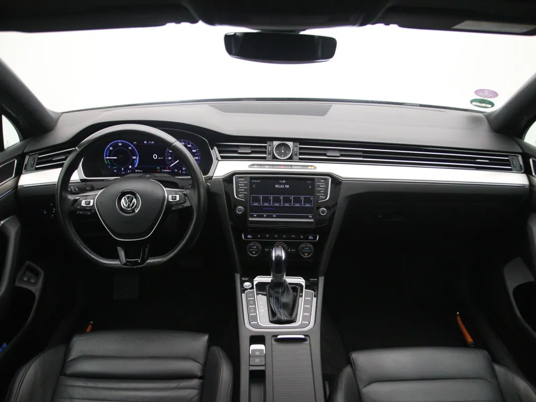 VOLKSWAGEN PASSAT B8 GTE Connected Series Plus