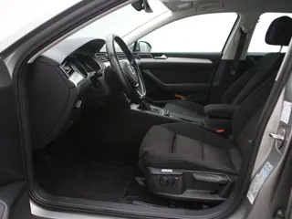 VOLKSWAGEN PASSAT B8 Connected Series