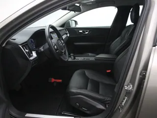 VOLVO V60 MHEV Momentum Advantage