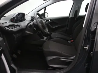 PEUGEOT 208 Active