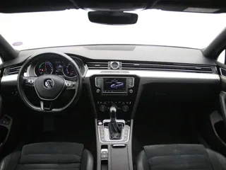 VOLKSWAGEN PASSAT B8 Highline