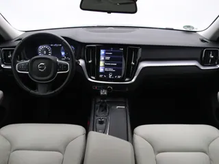 VOLVO V60 Momentum