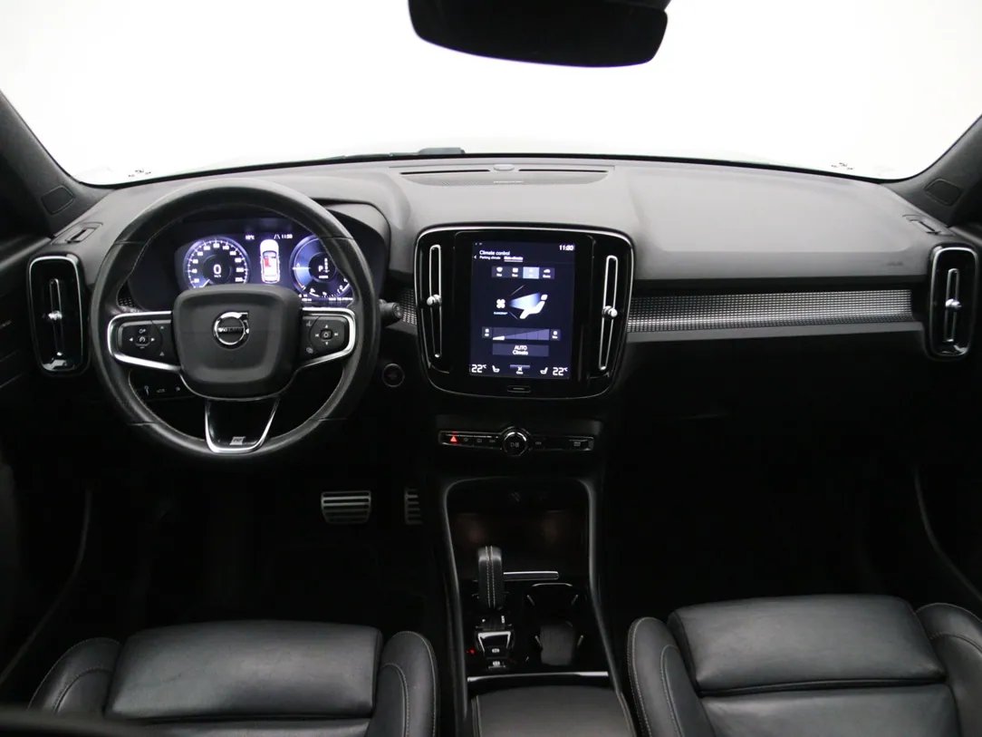 VOLVO XC40 R-Design