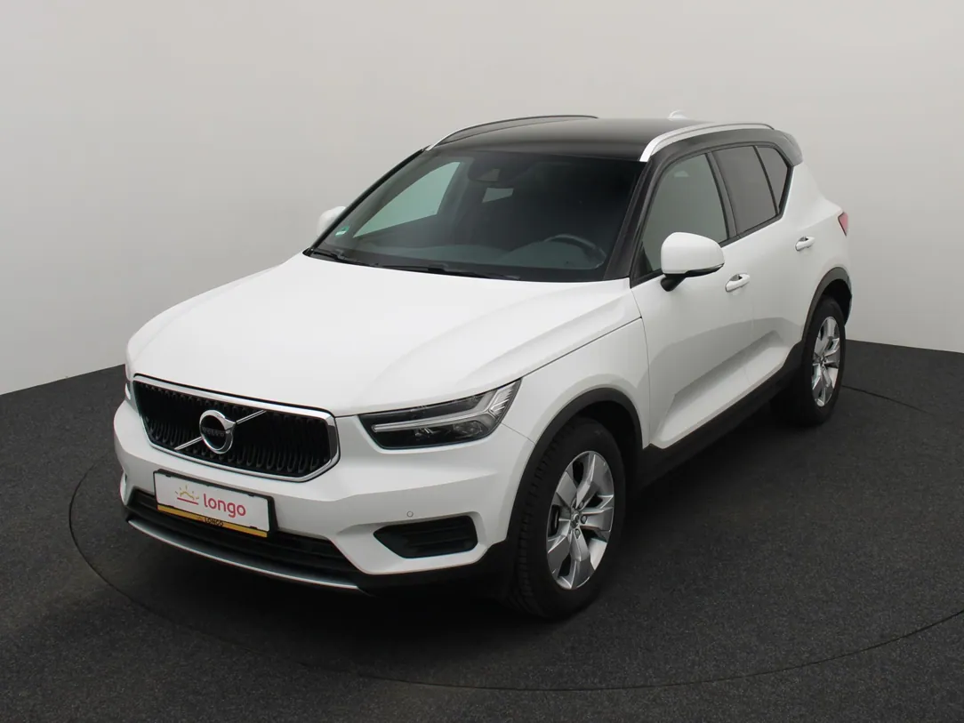 VOLVO XC40 Momentum