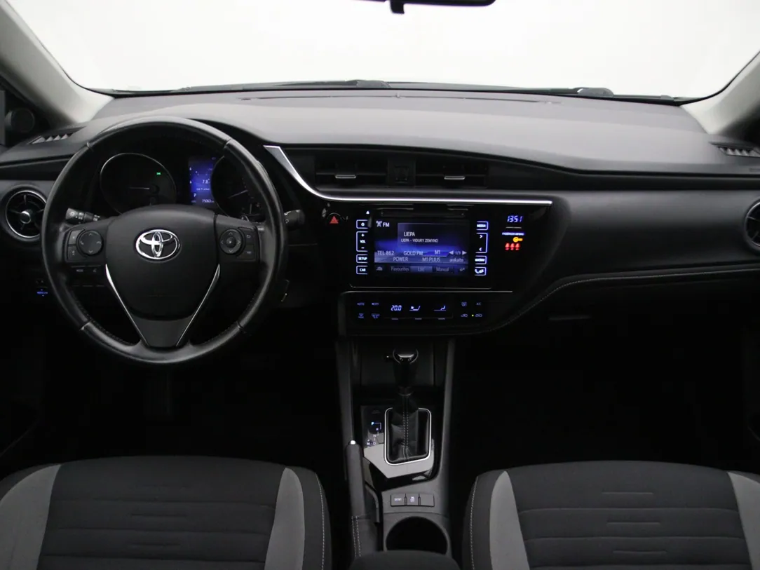 TOYOTA AURIS