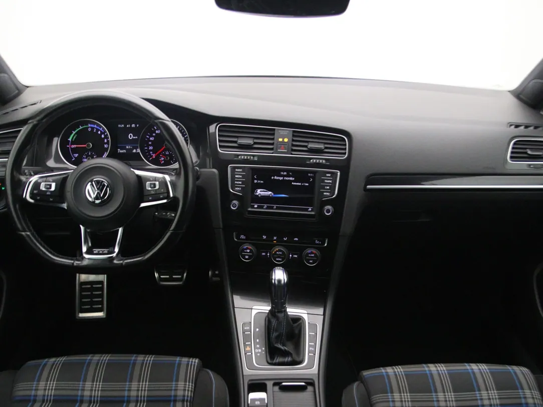 VOLKSWAGEN GOLF 7 GTE Connected Series