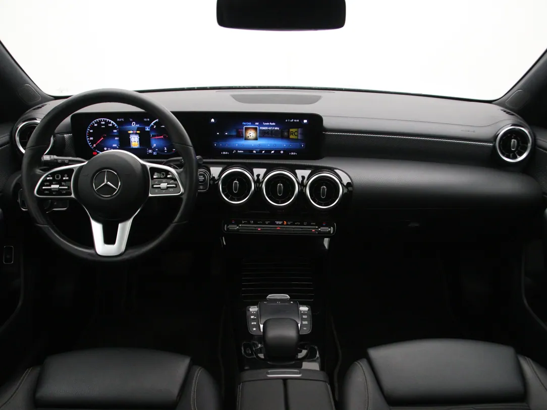 MERCEDES BENZ CLA200 Business Solution