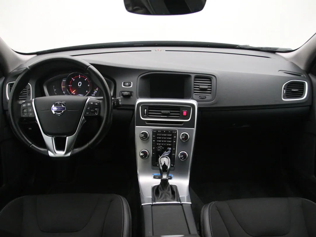 VOLVO V60 Momentum