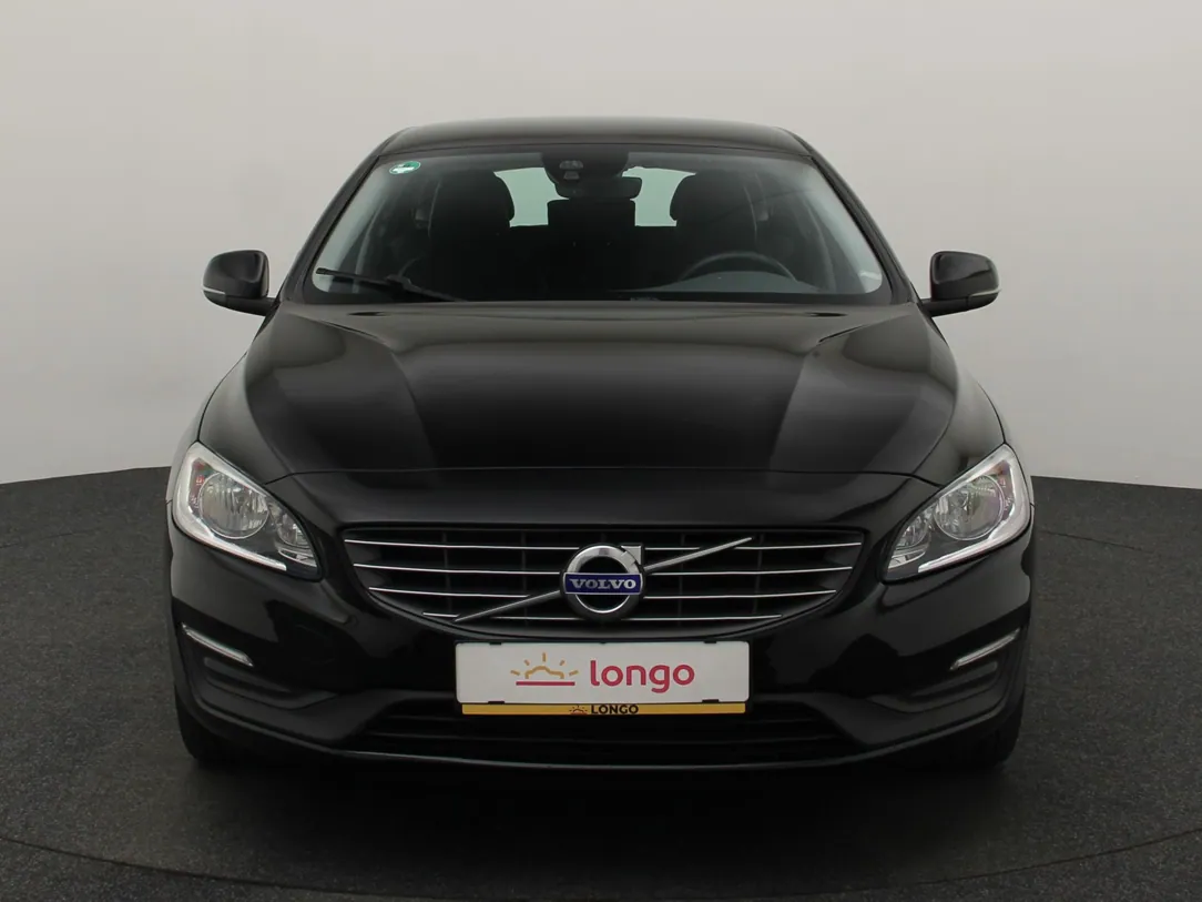 VOLVO V60 Momentum