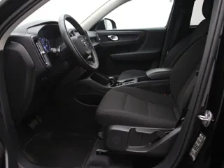 VOLVO XC40 Momentum
