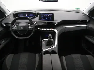 PEUGEOT 5008 Executive