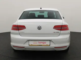 VOLKSWAGEN PASSAT B8 Connected Series