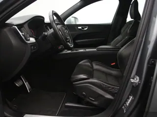 VOLVO XC60 R-DESIGN