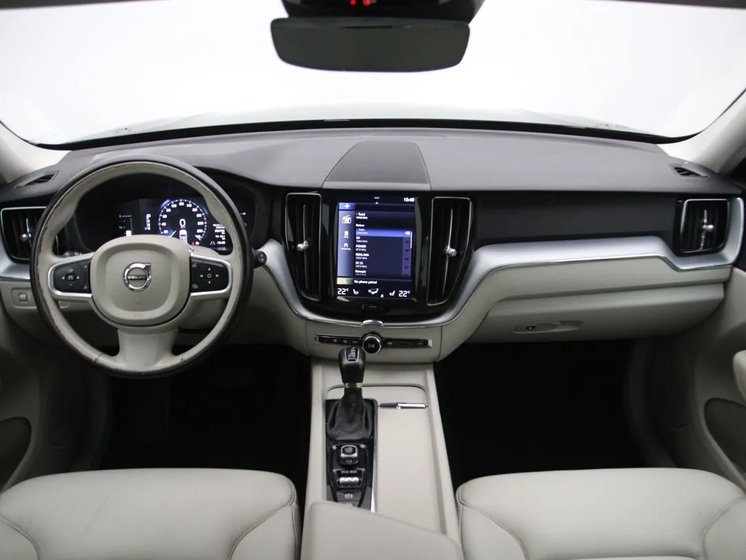 VOLVO XC60 Momentum