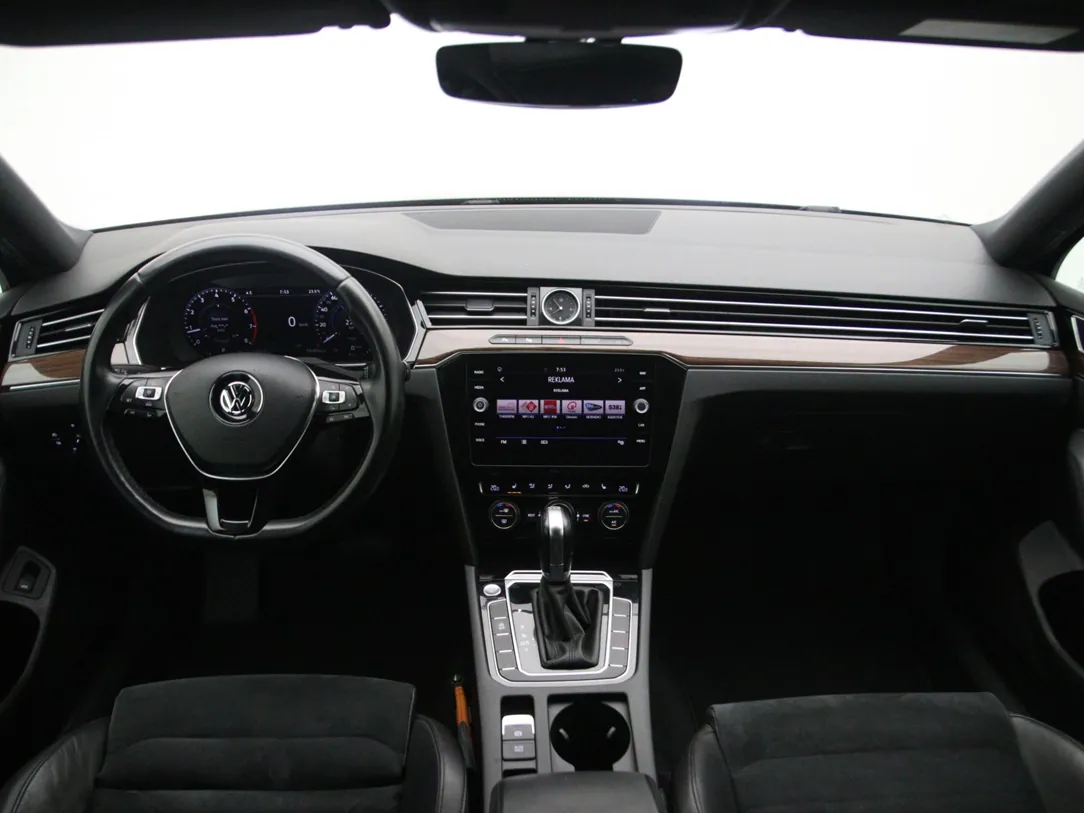 VOLKSWAGEN PASSAT B8 Highline Business R