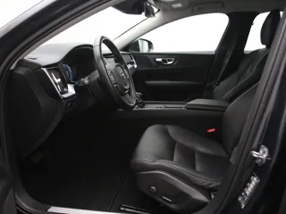 VOLVO V60 Momentum