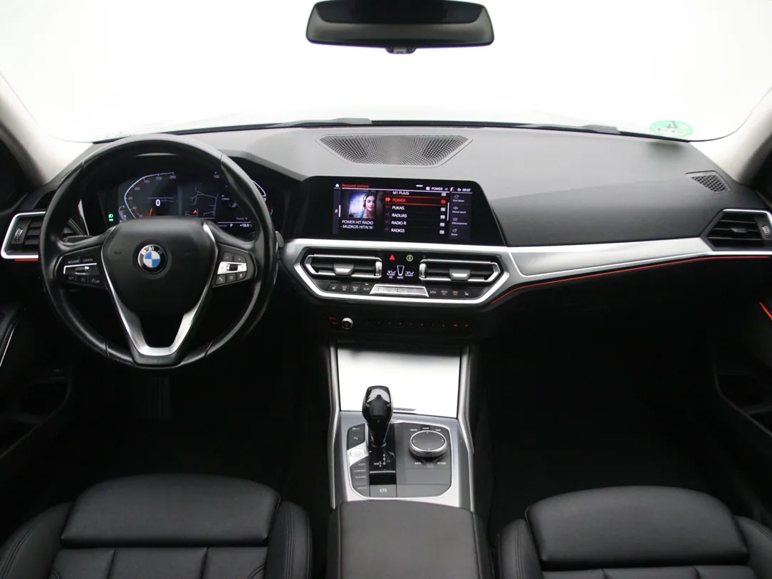BMW 318 MHEV