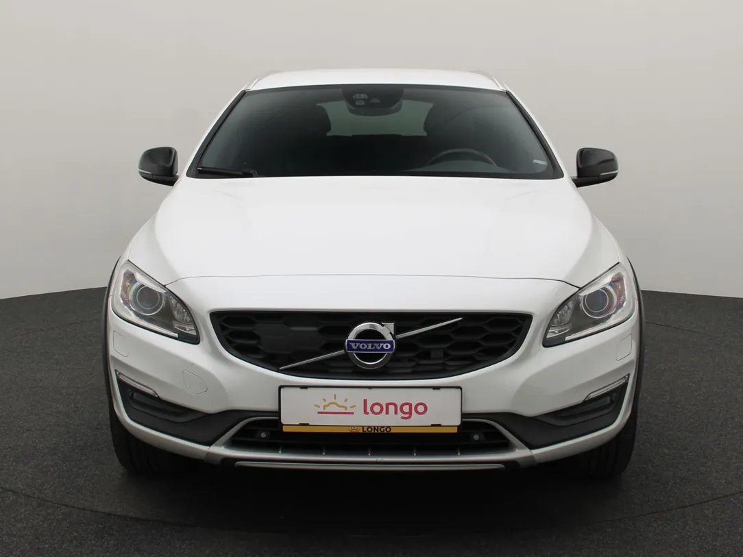 VOLVO V60 Cross Country Momentum
