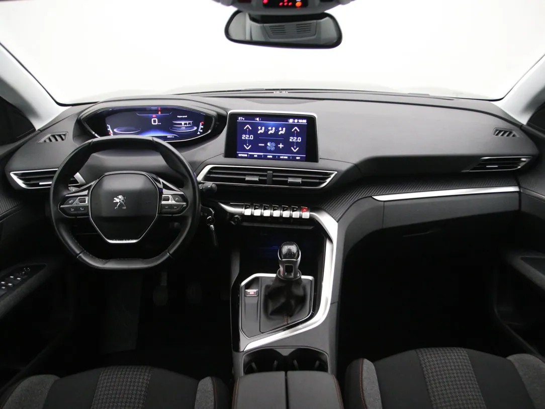 PEUGEOT 5008 Executive